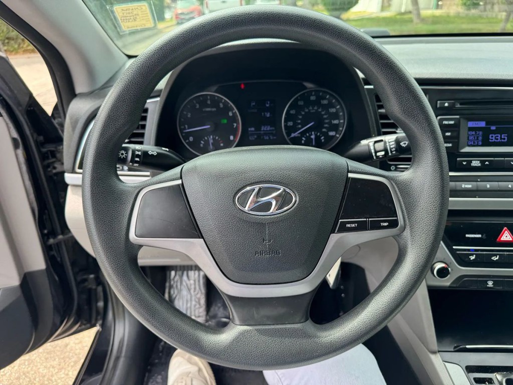 2017 Hyundai Elantra Image 9
