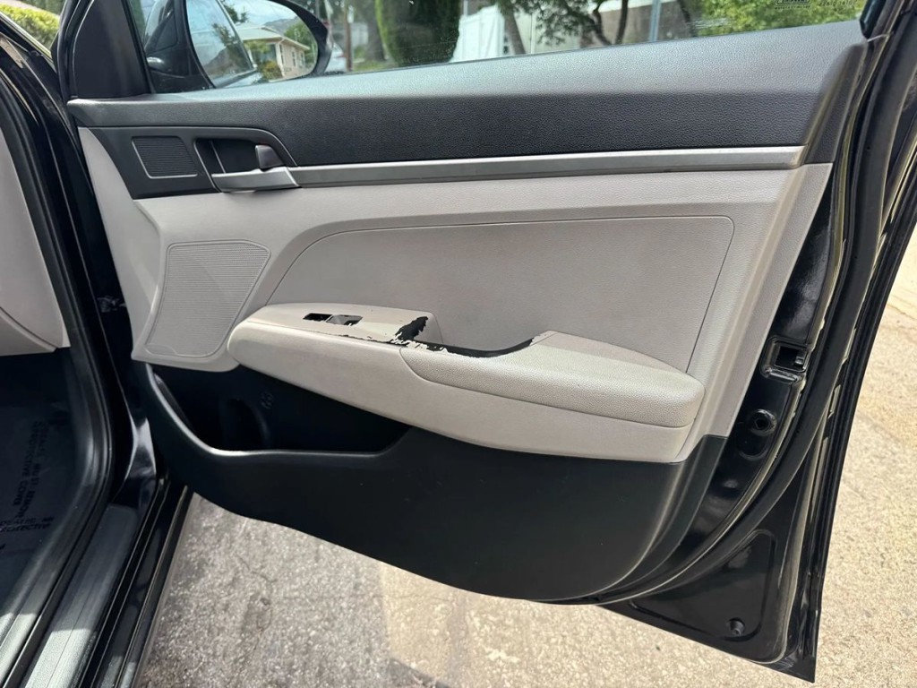 2017 Hyundai Elantra Image 13