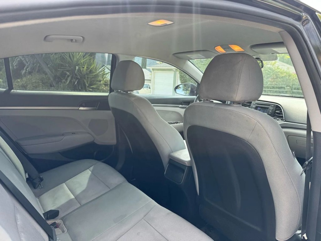 2017 Hyundai Elantra Image 14
