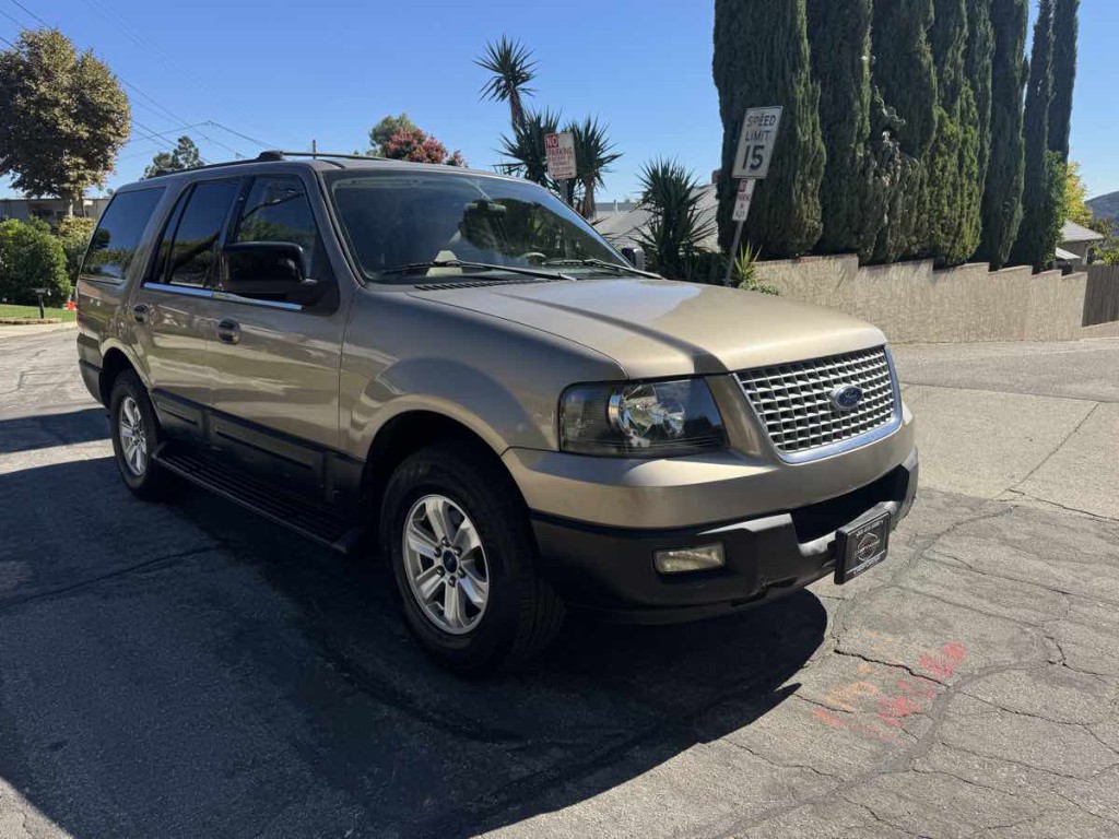 2003 Ford Expedition Image 2