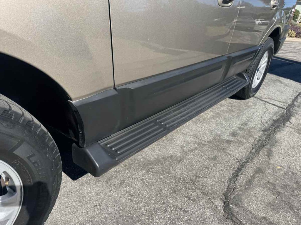 2003 Ford Expedition Image 9