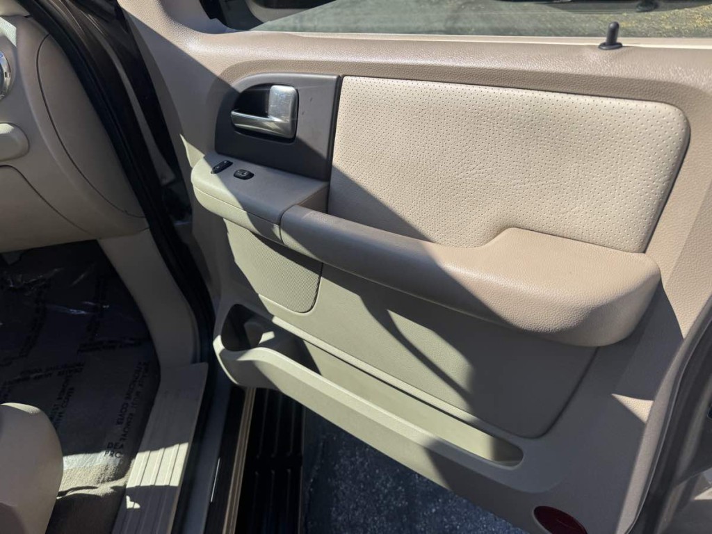 2003 Ford Expedition Image 10
