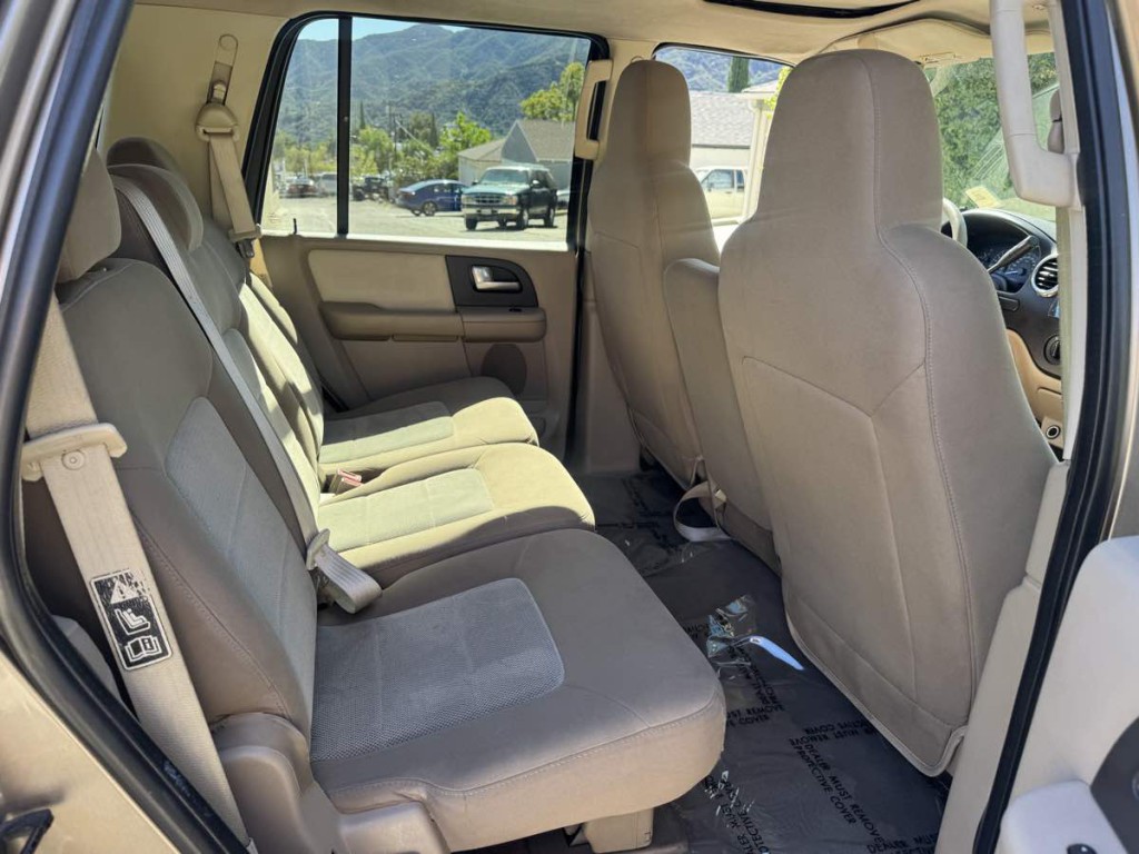 2003 Ford Expedition Image 11