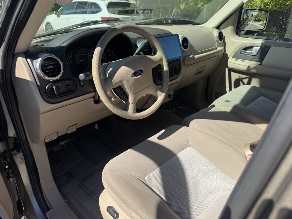 2003 Ford Expedition Image 13
