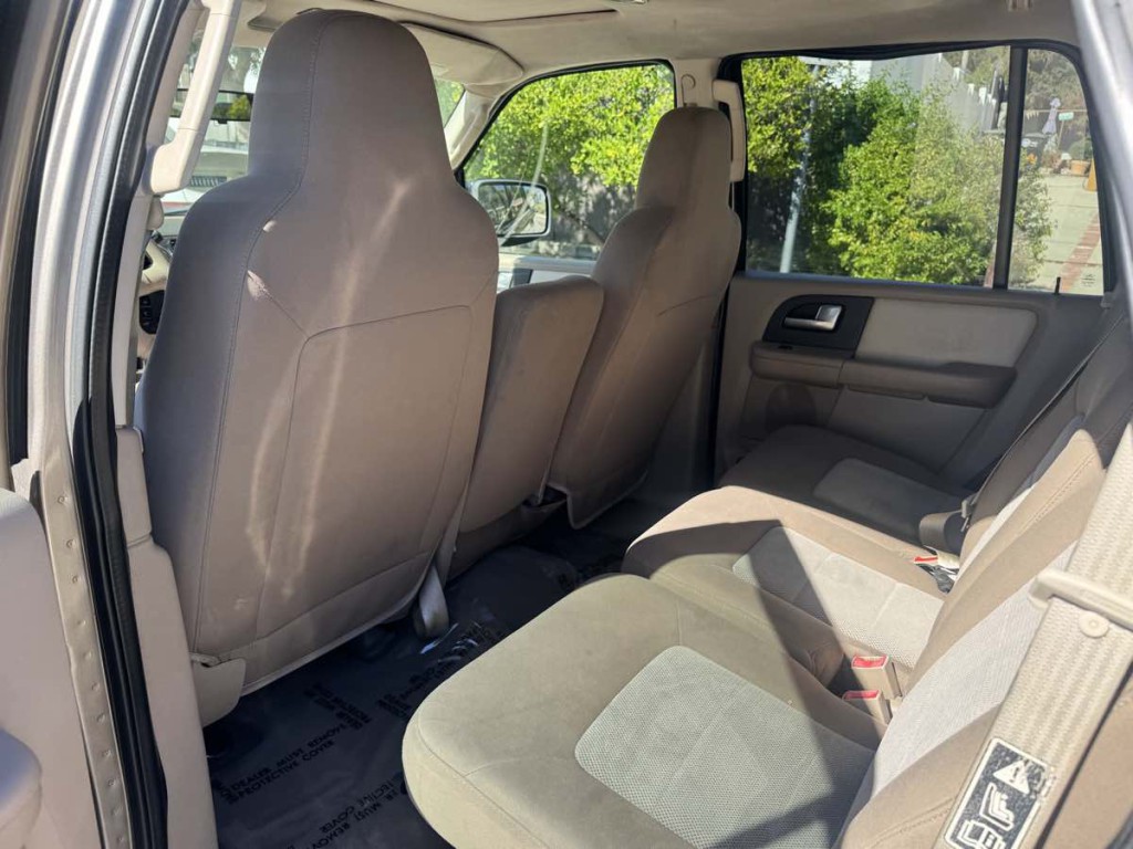 2003 Ford Expedition Image 17