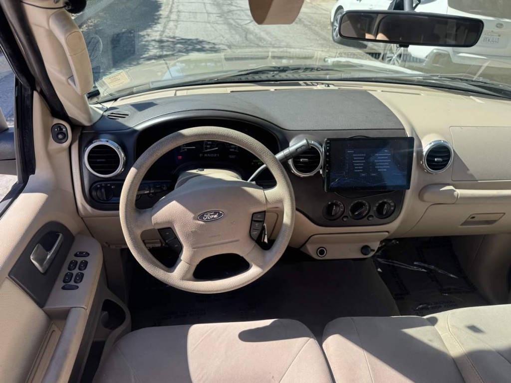 2003 Ford Expedition Image 19