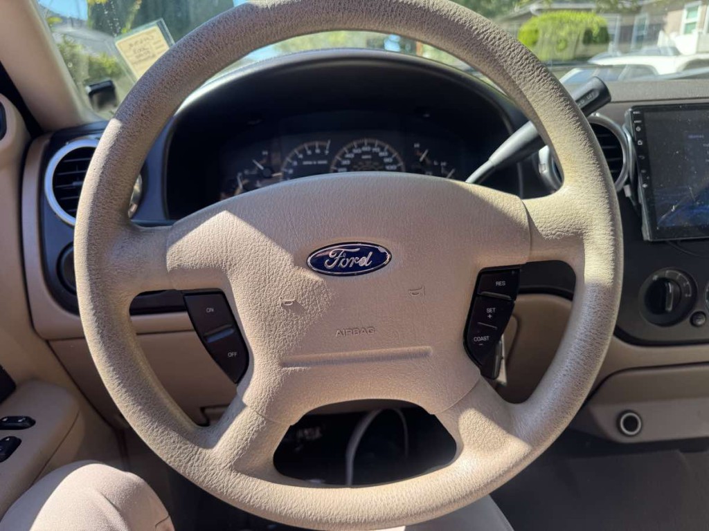 2003 Ford Expedition Image 22