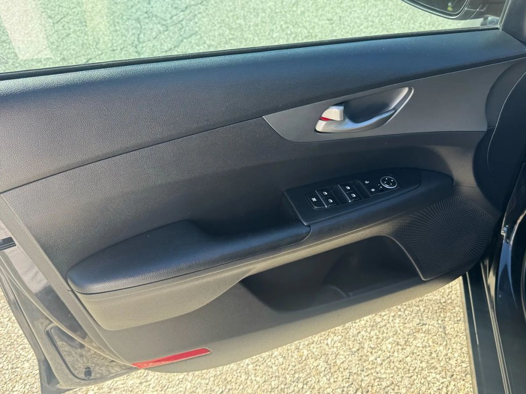 2021 Kia Forte Image 8