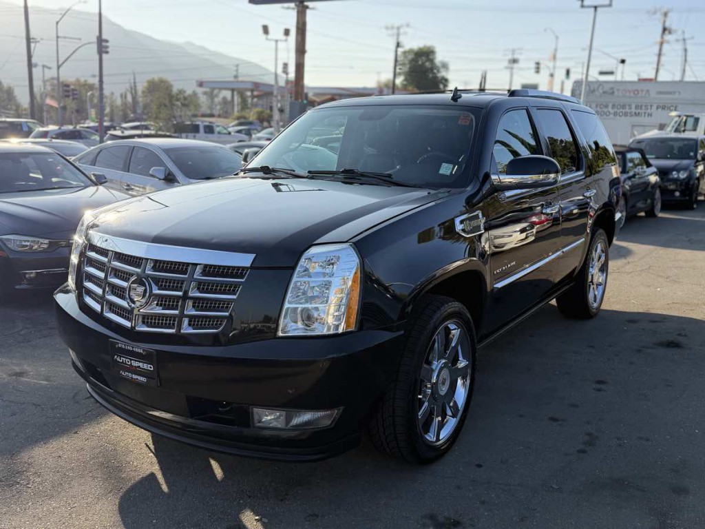 2011 Cadillac Escalade Image 3