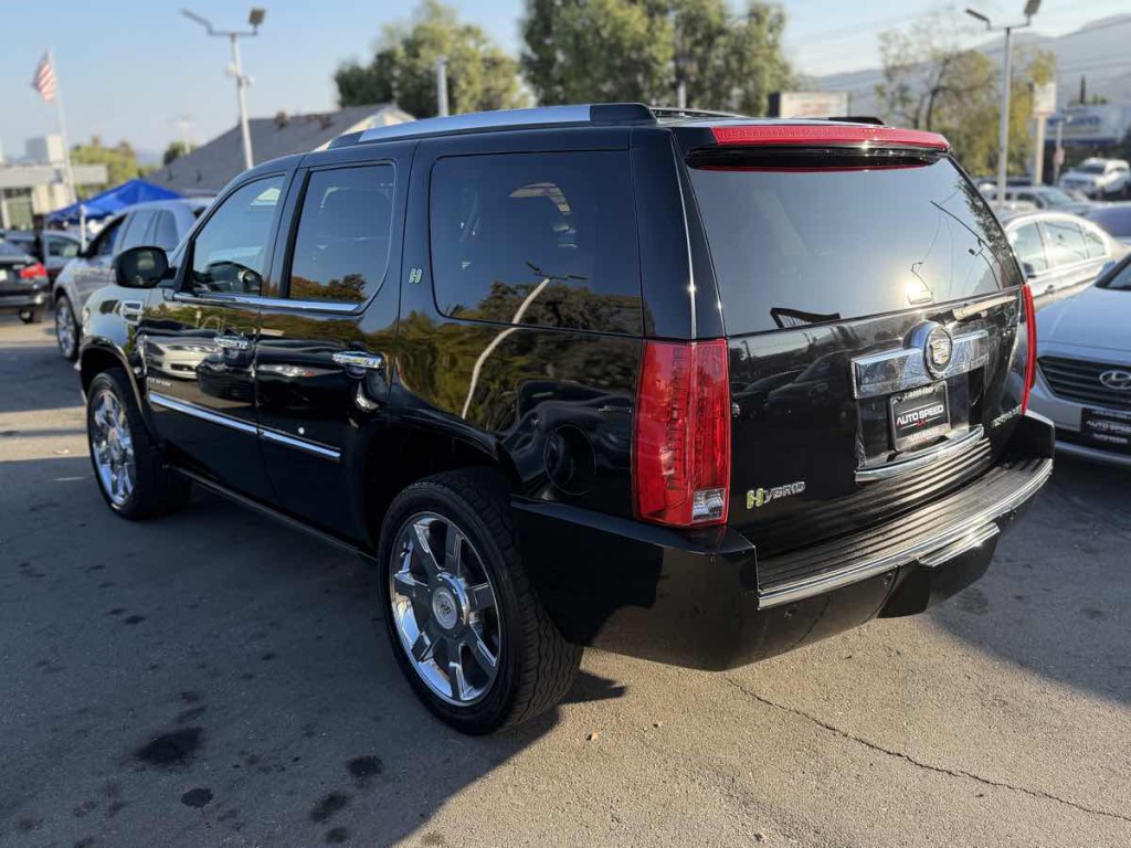 2011 Cadillac Escalade Image 4