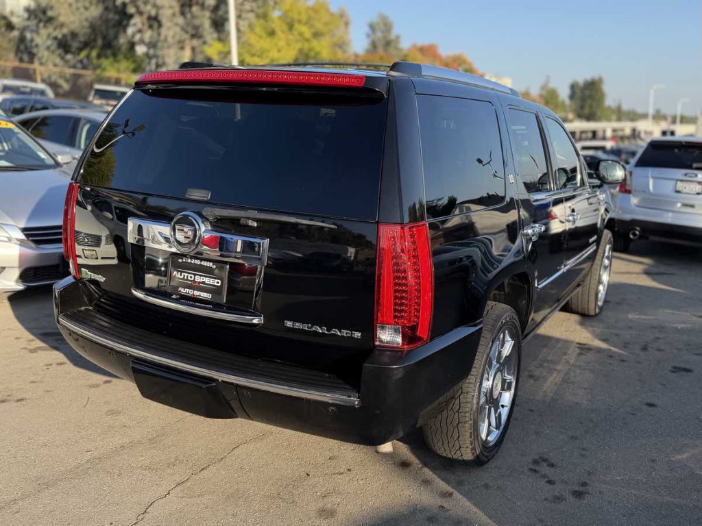 2011 Cadillac Escalade Image 6