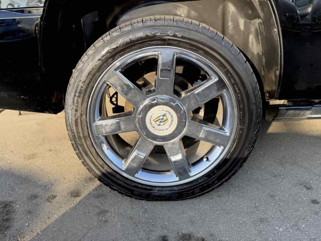 2011 Cadillac Escalade Image 7