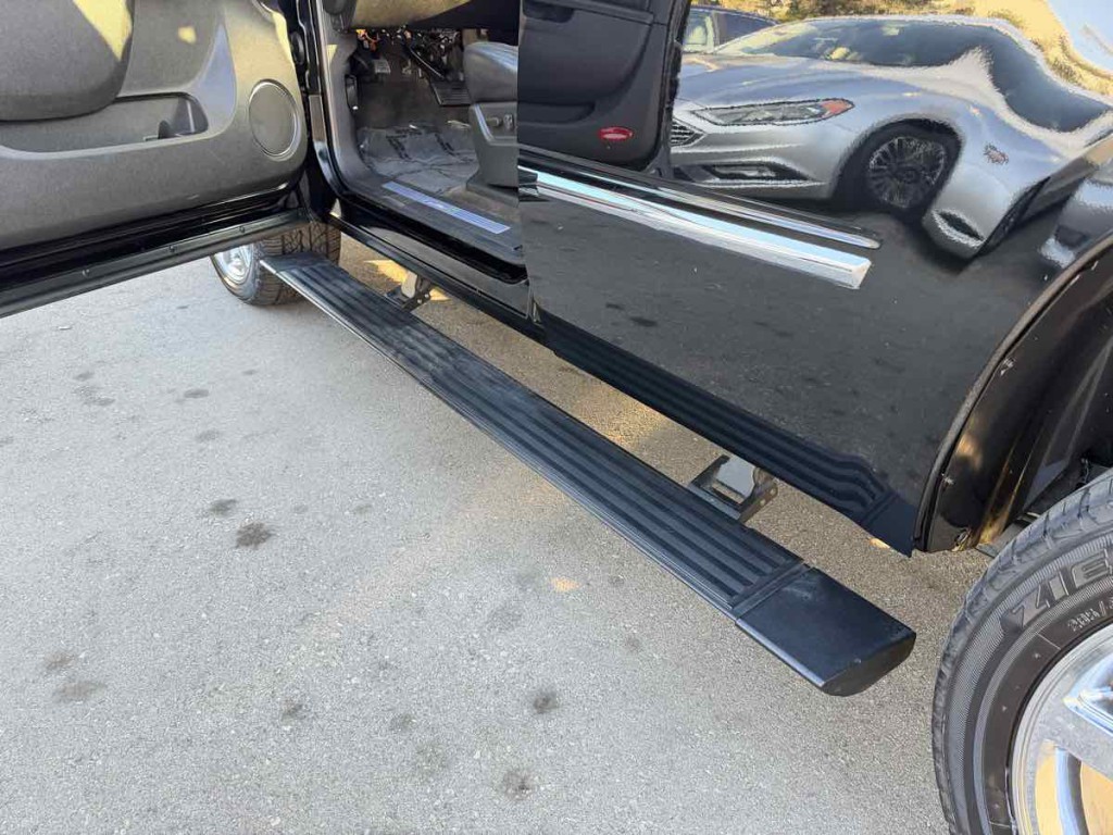 2011 Cadillac Escalade Image 9