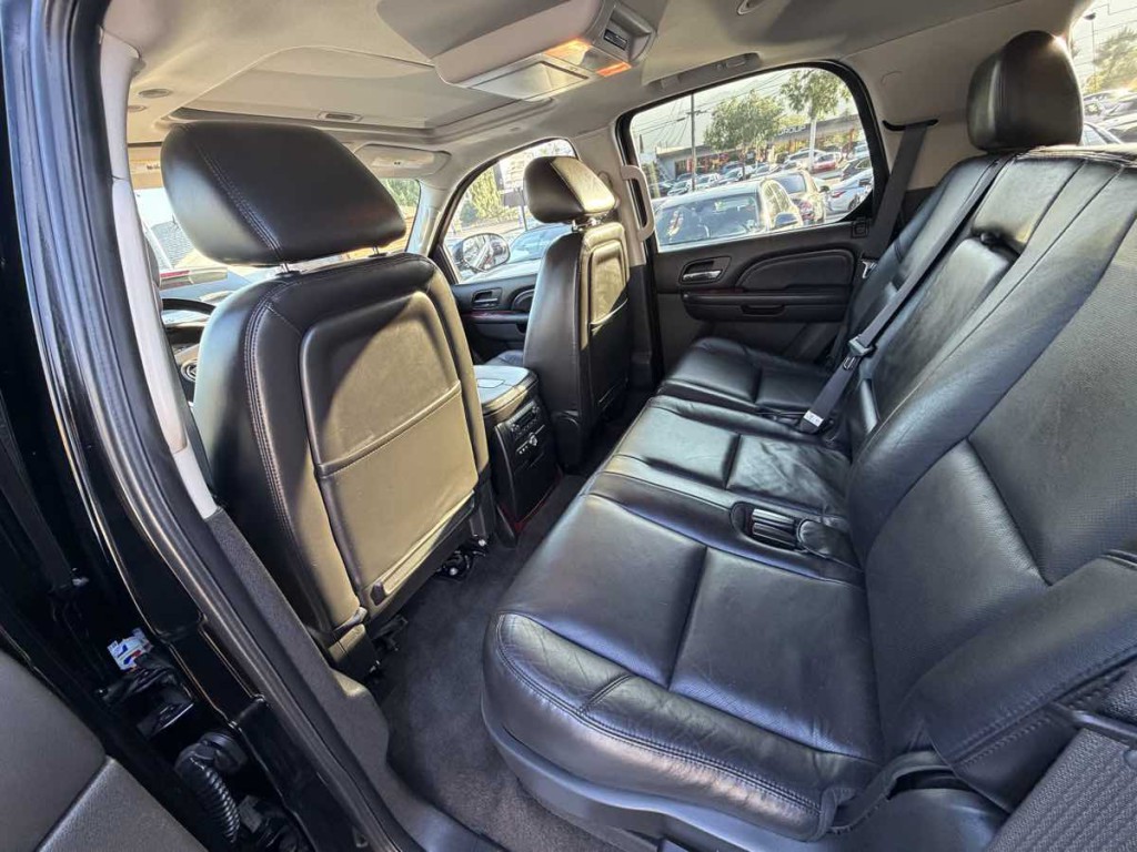 2011 Cadillac Escalade Image 14