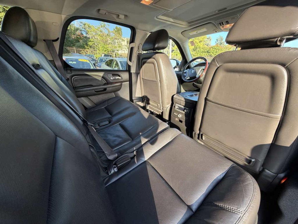 2011 Cadillac Escalade Image 15