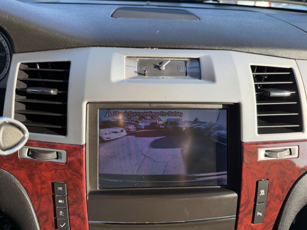 2011 Cadillac Escalade Image 19