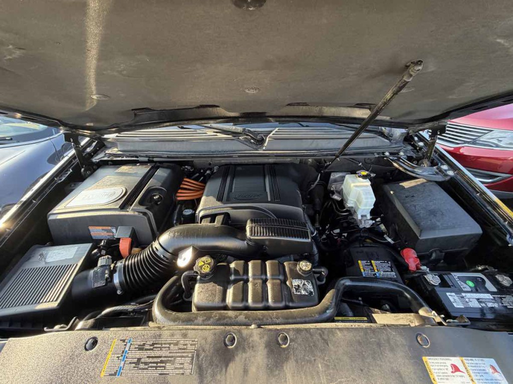 2011 Cadillac Escalade Image 20