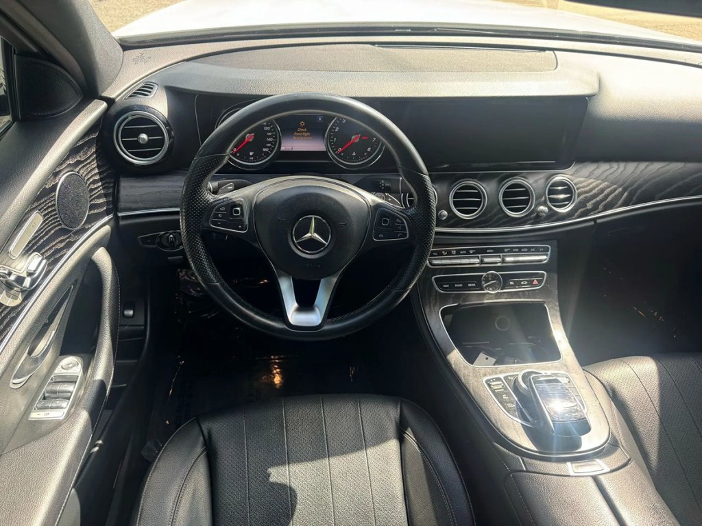 2018 Mercedes-Benz E-Class Image 10