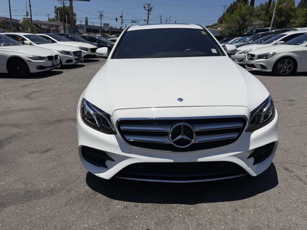 2018 Mercedes-Benz E-Class Image 2