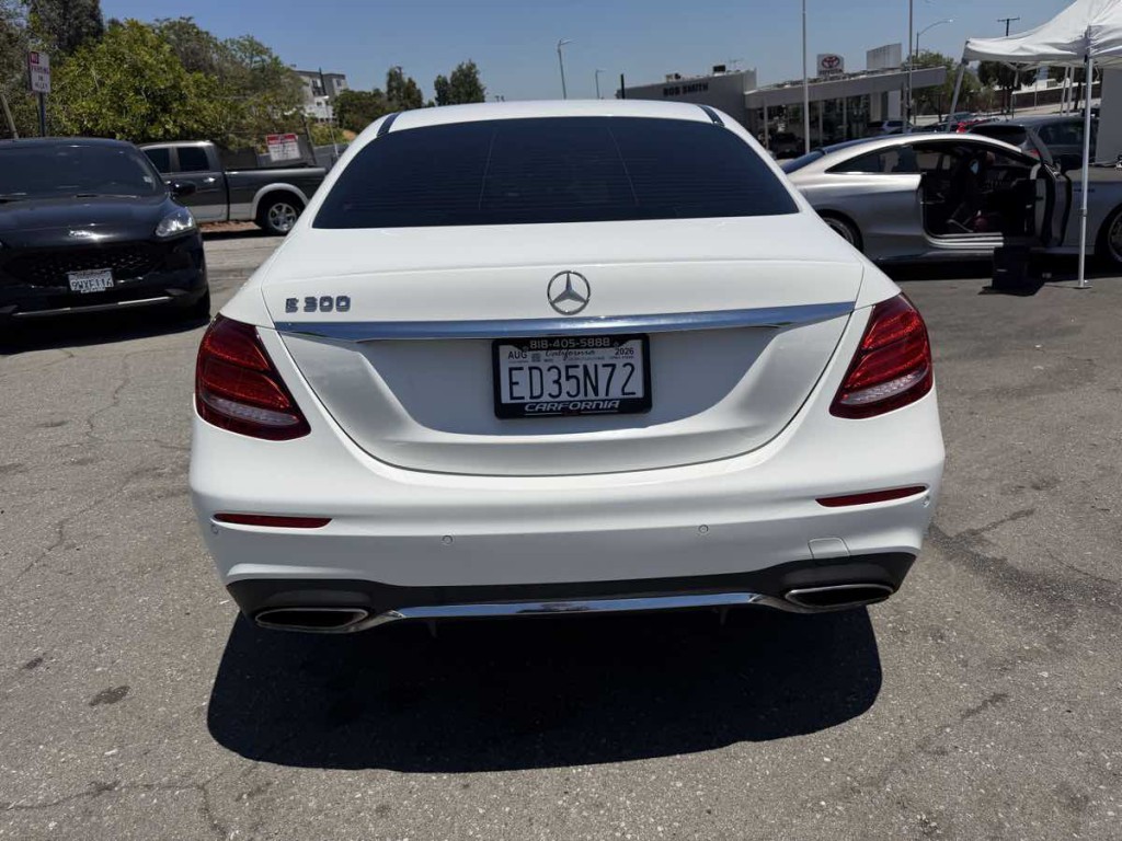 2018 Mercedes-Benz E-Class Image 5
