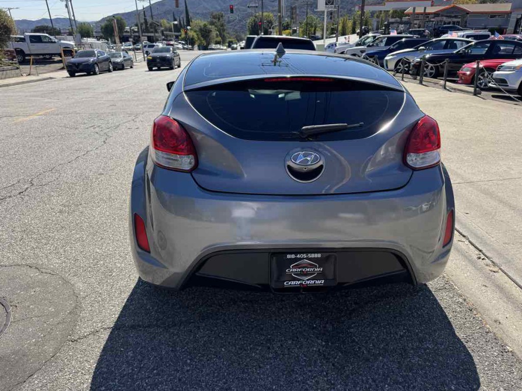 2017 Hyundai Veloster Image 5