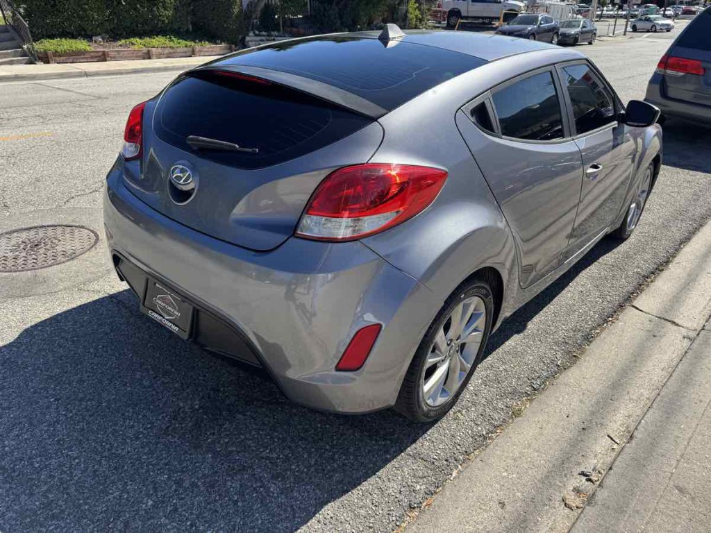 2017 Hyundai Veloster Image 6