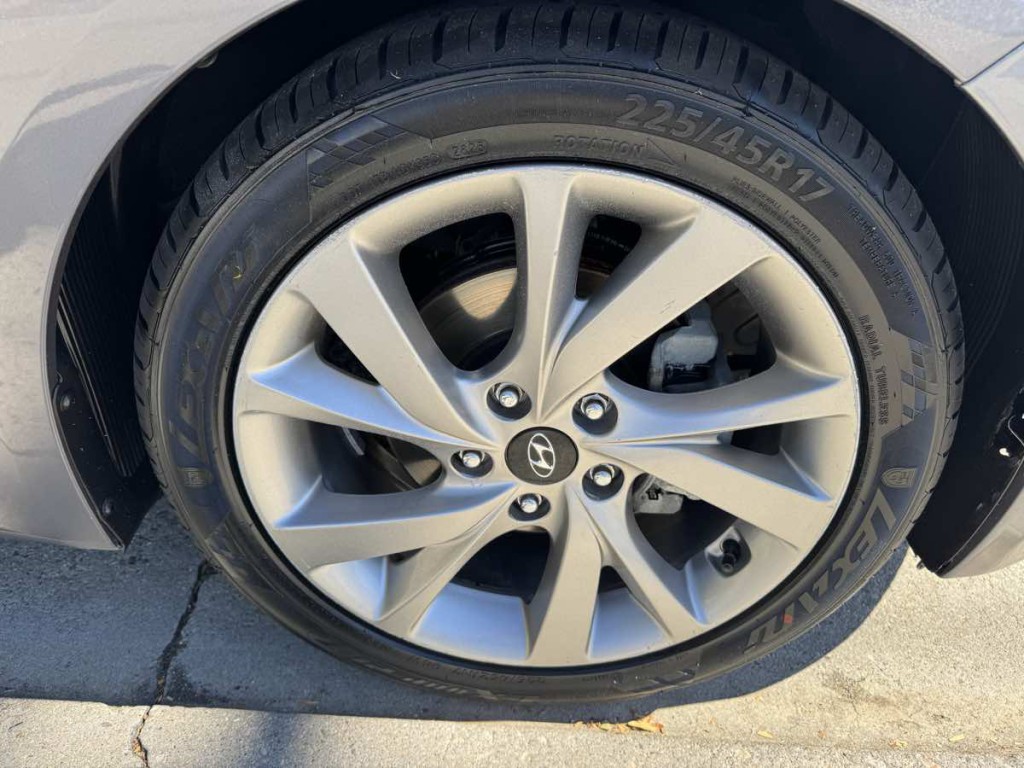 2017 Hyundai Veloster Image 7