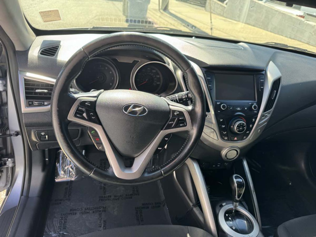 2017 Hyundai Veloster Image 9
