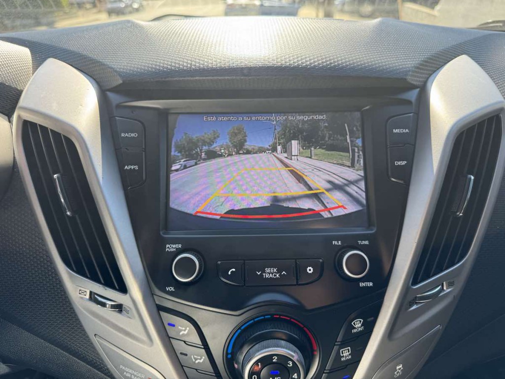 2017 Hyundai Veloster Image 10