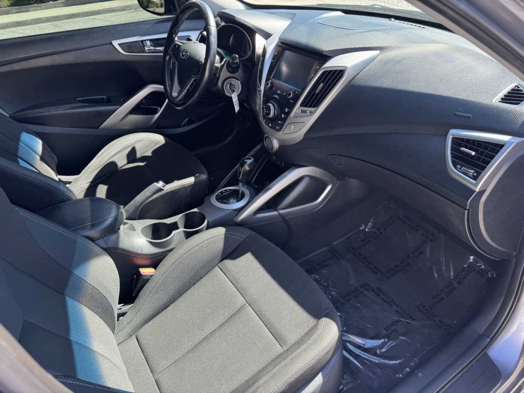 2017 Hyundai Veloster Image 14