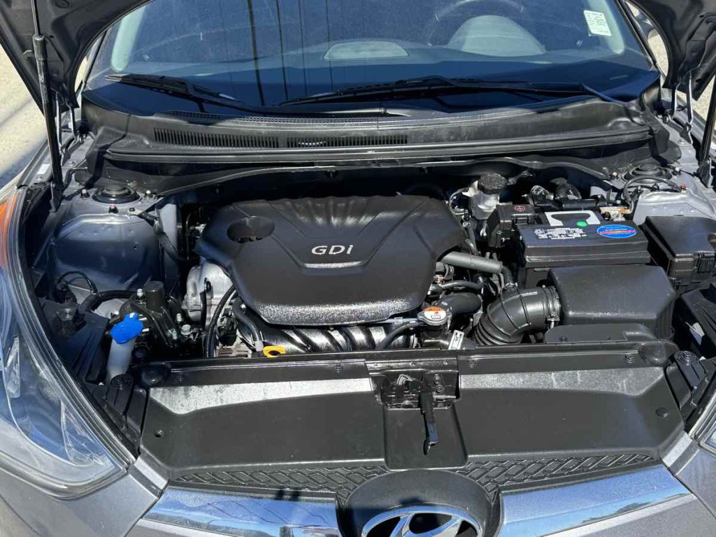 2017 Hyundai Veloster Image 16