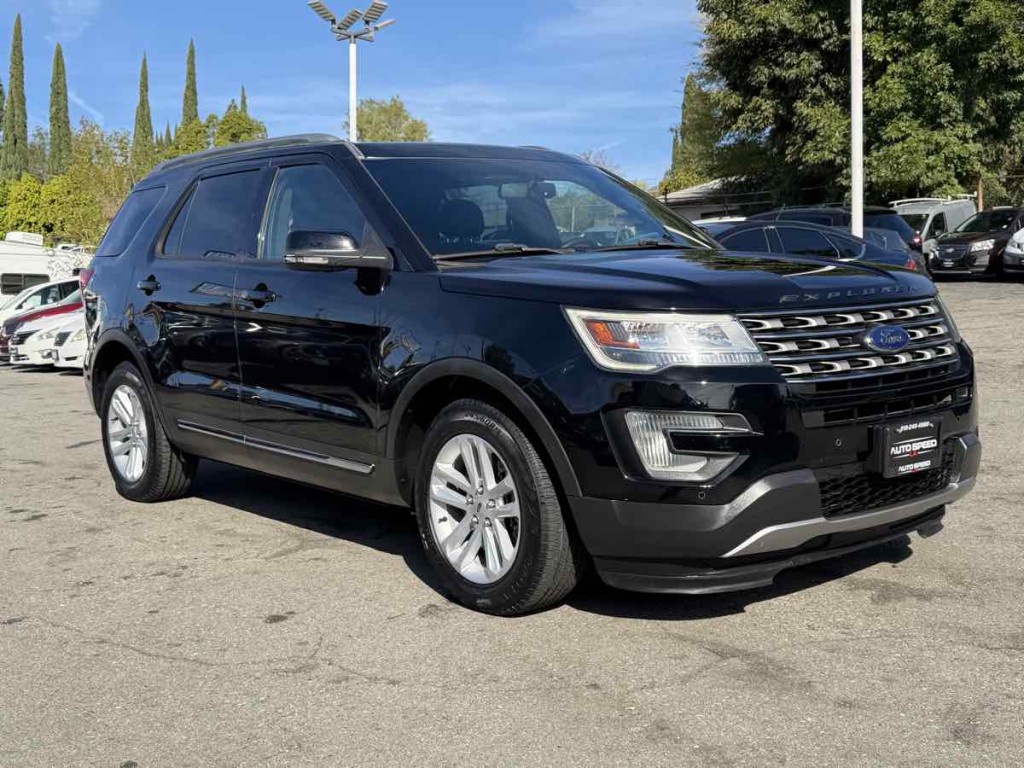 2016 Ford Explorer Image 1