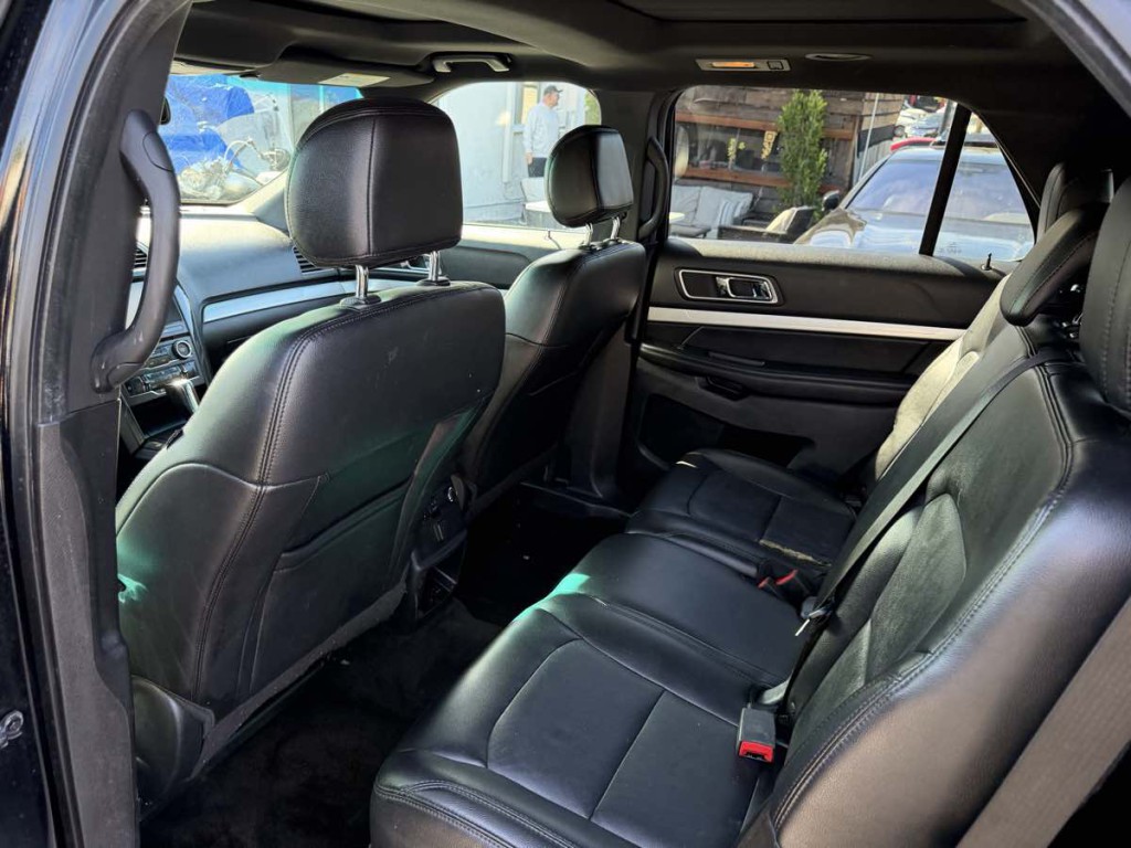 2016 Ford Explorer Image 12