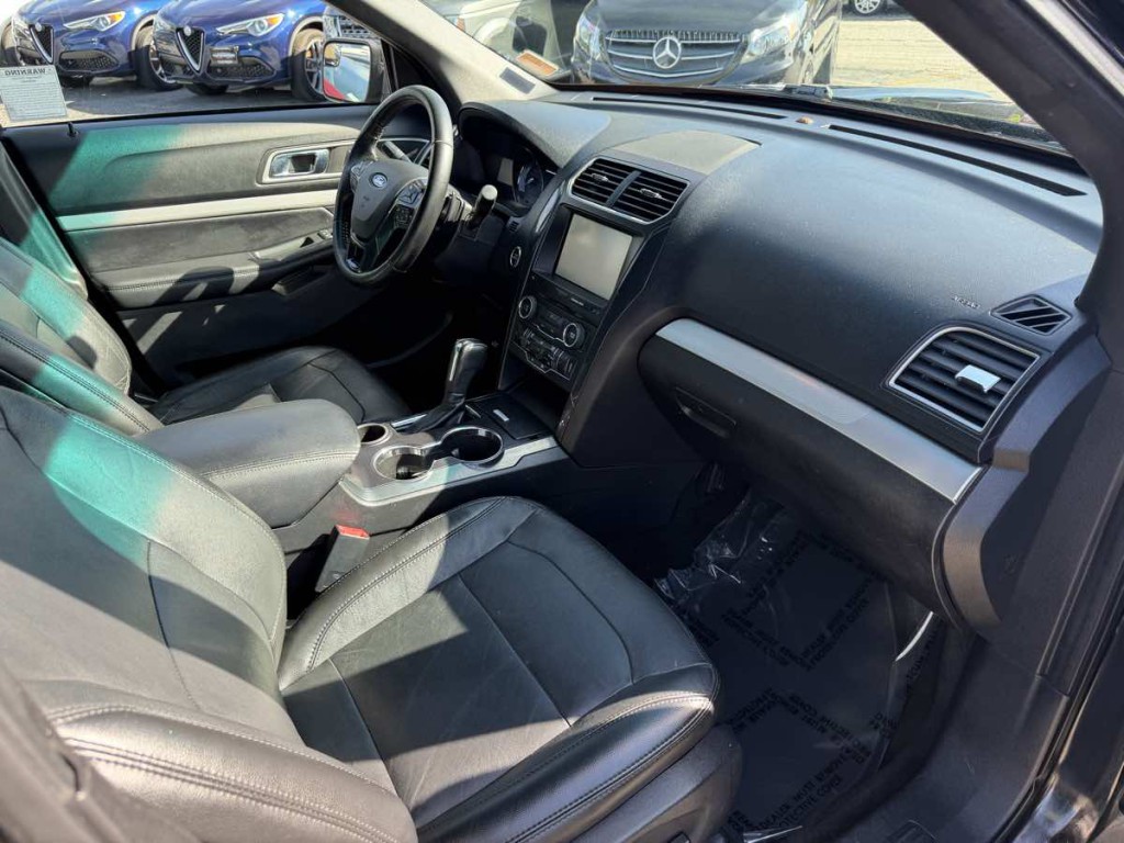 2016 Ford Explorer Image 18
