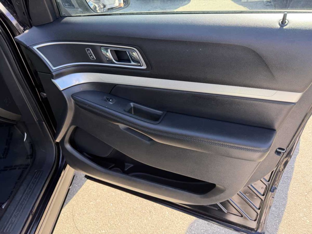 2016 Ford Explorer Image 19