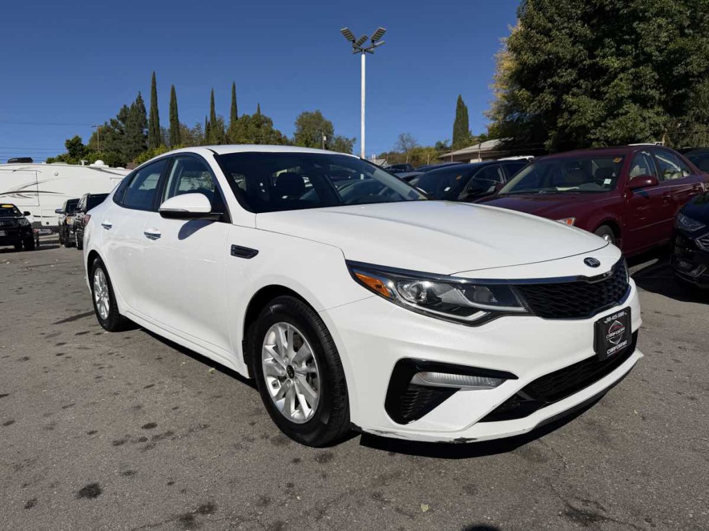 2019 Kia Optima Image 1