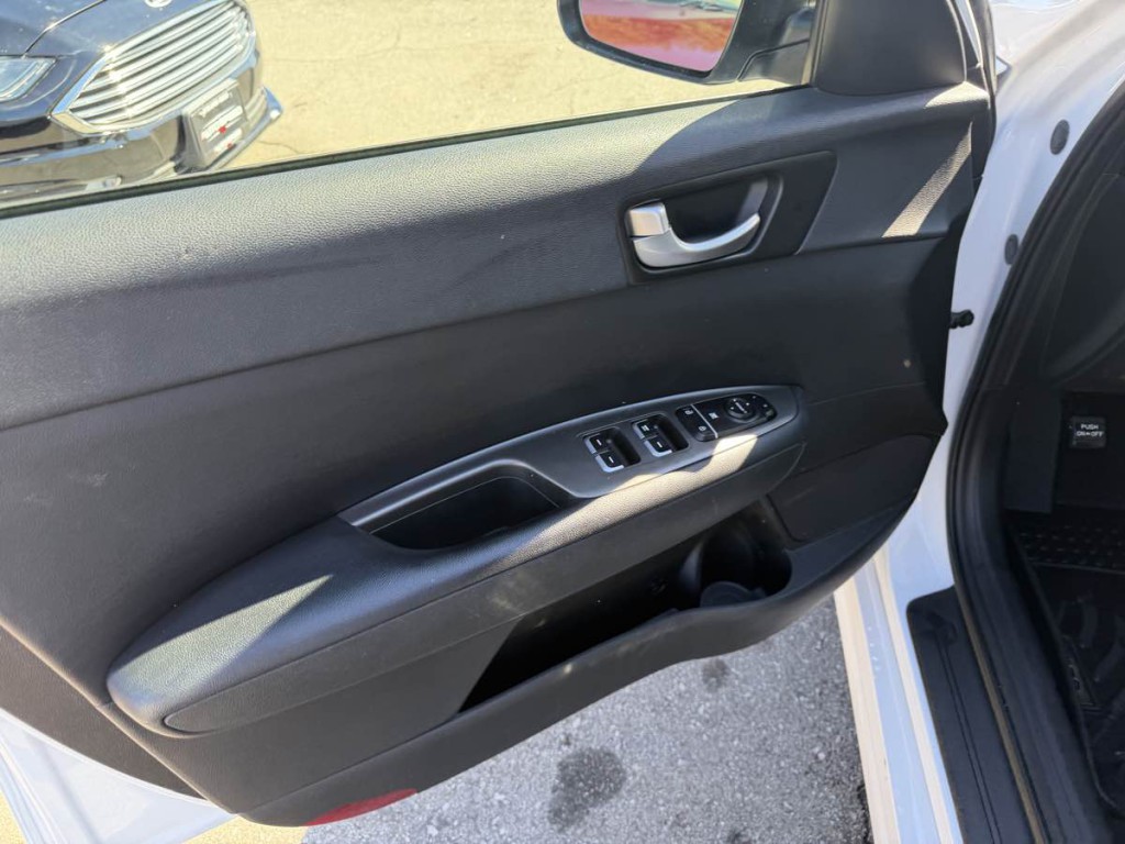 2019 Kia Optima Image 8