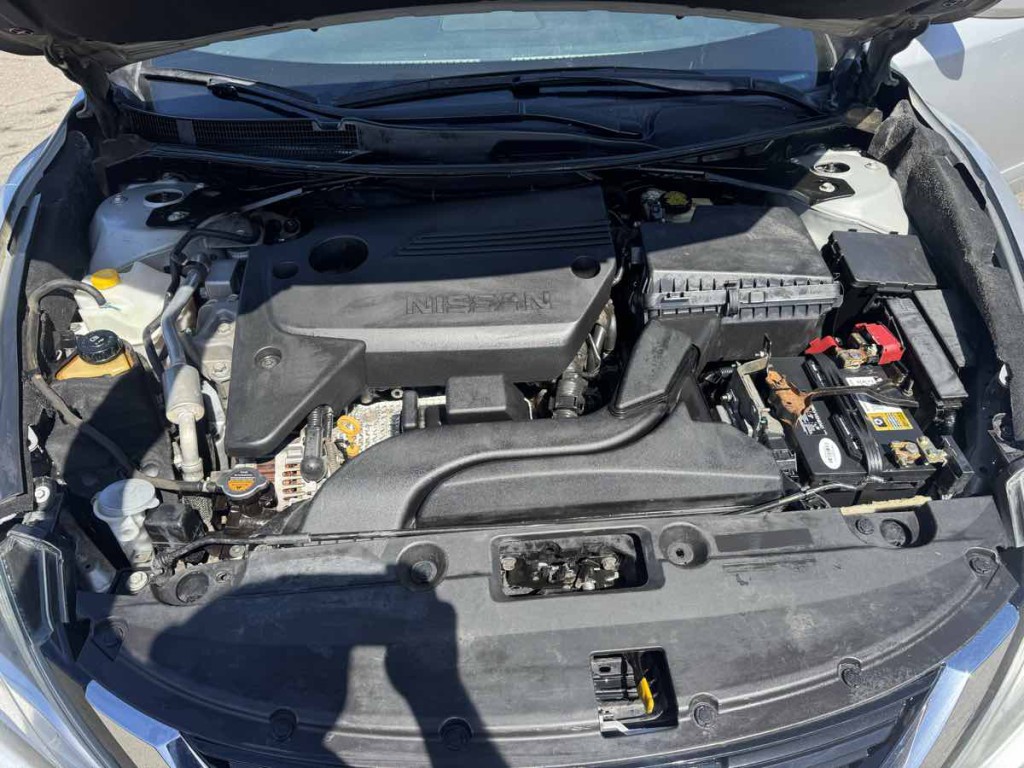 2016 Nissan Altima Image 10