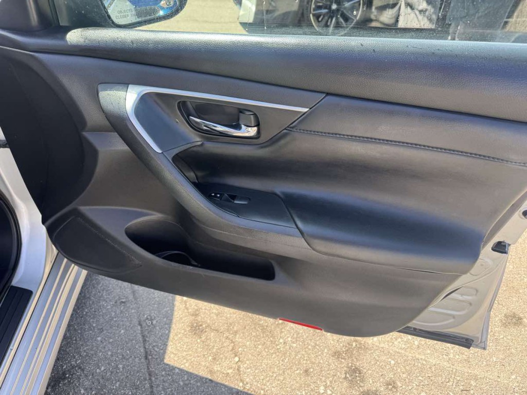 2016 Nissan Altima Image 11
