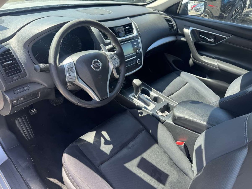 2016 Nissan Altima Image 12