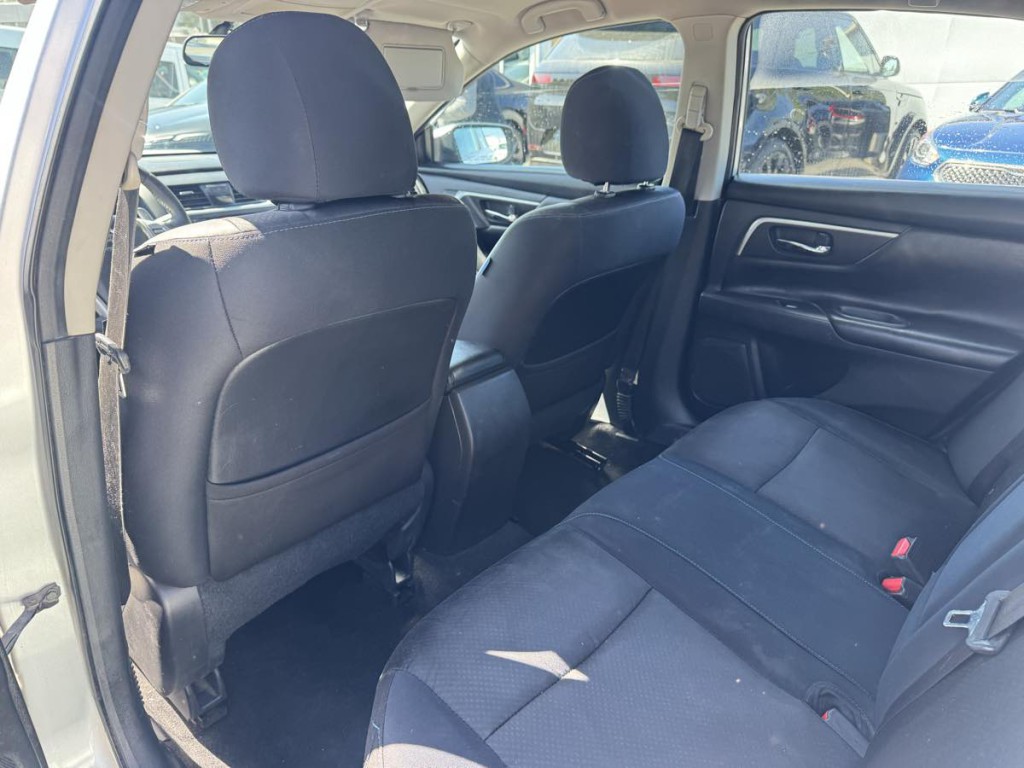 2016 Nissan Altima Image 15