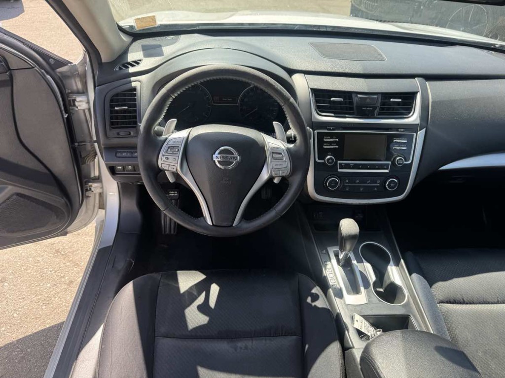2016 Nissan Altima Image 16