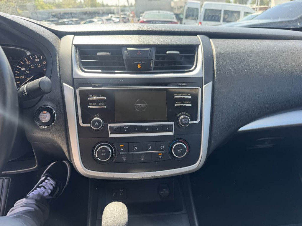 2016 Nissan Altima Image 17