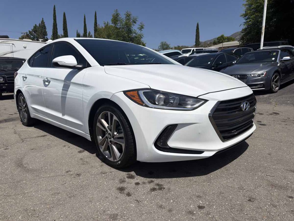 2017 Hyundai Elantra Image 1