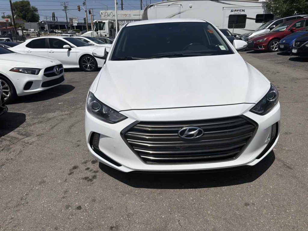2017 Hyundai Elantra Image 2
