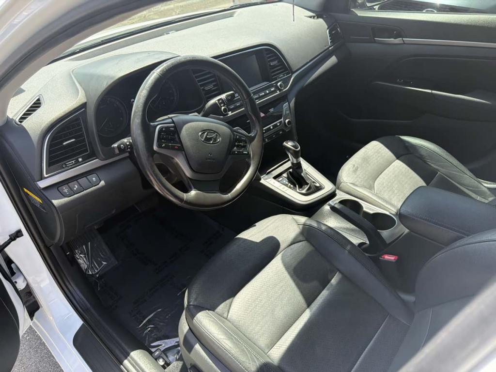2017 Hyundai Elantra Image 4