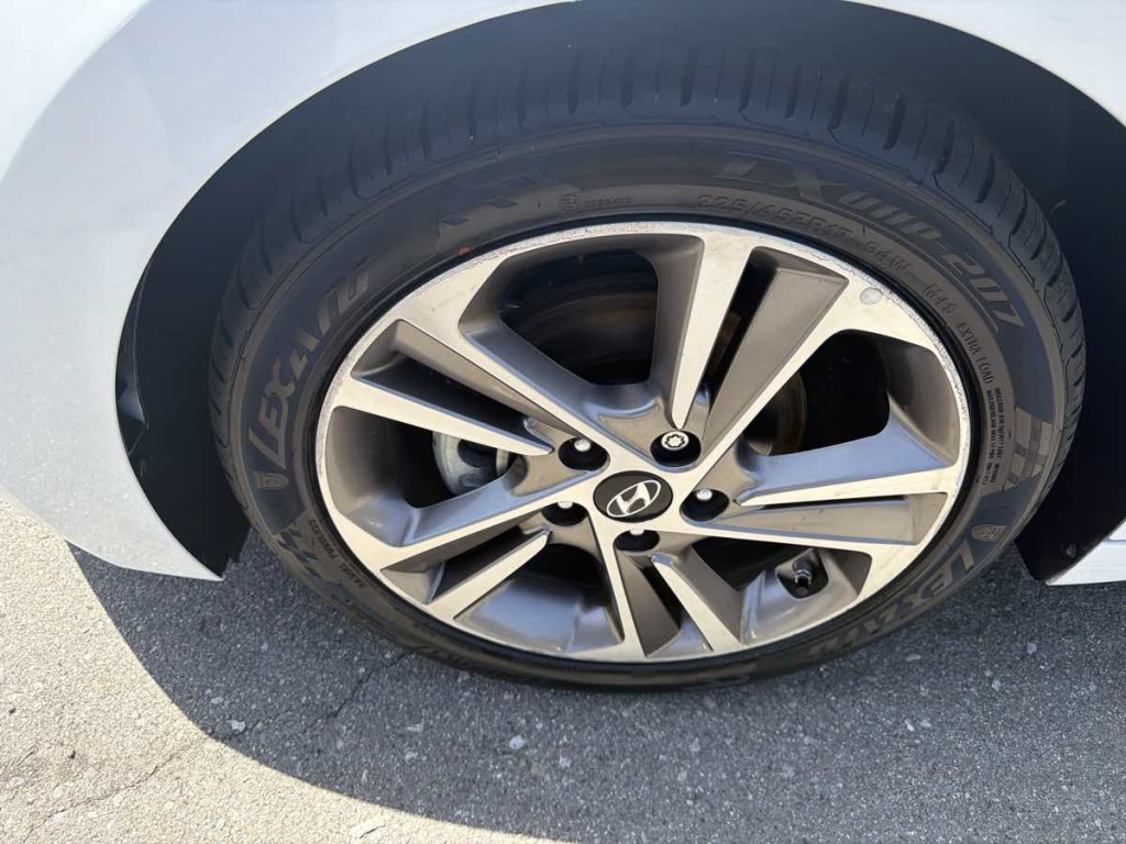 2017 Hyundai Elantra Image 7