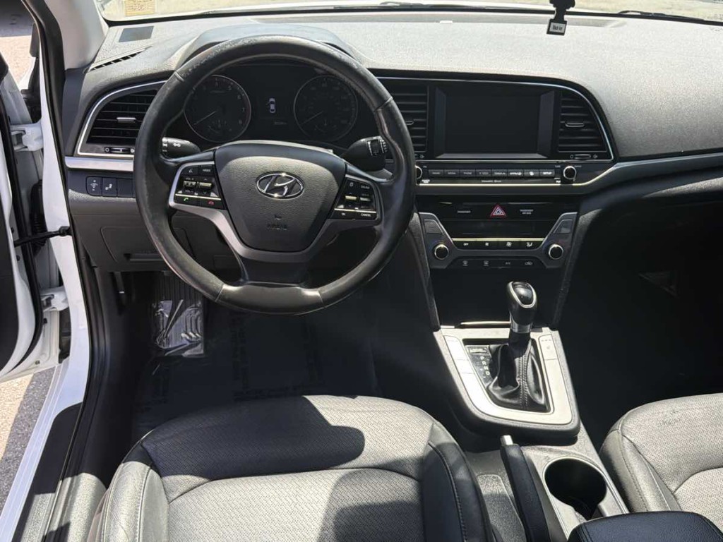 2017 Hyundai Elantra Image 11
