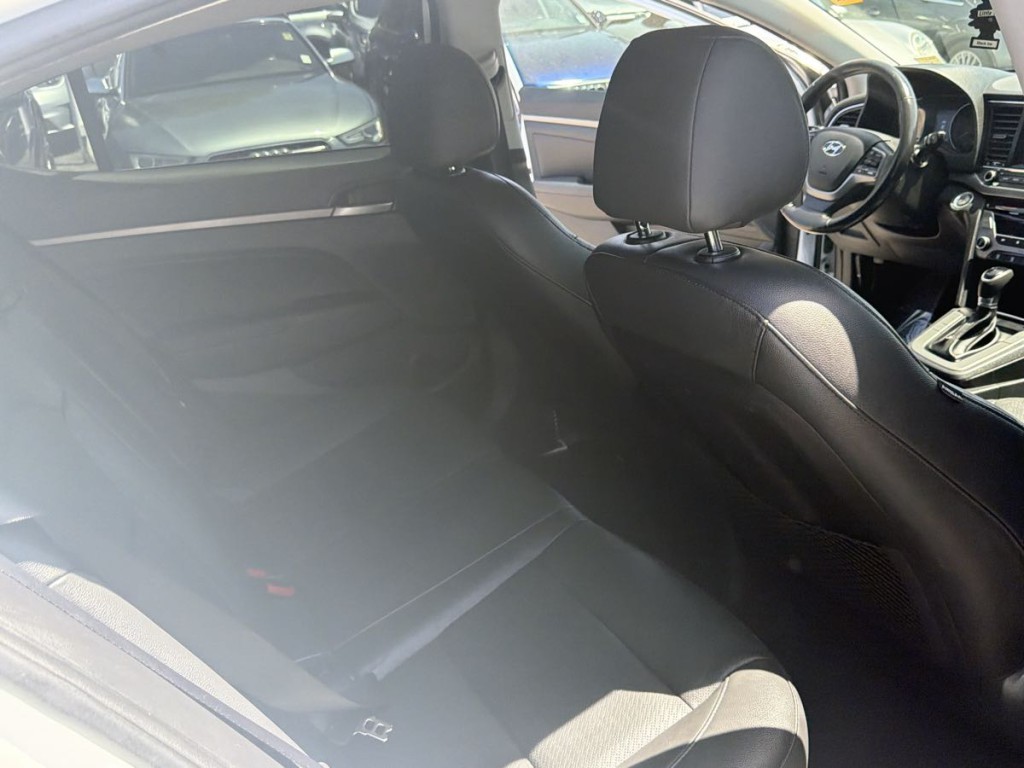 2017 Hyundai Elantra Image 12