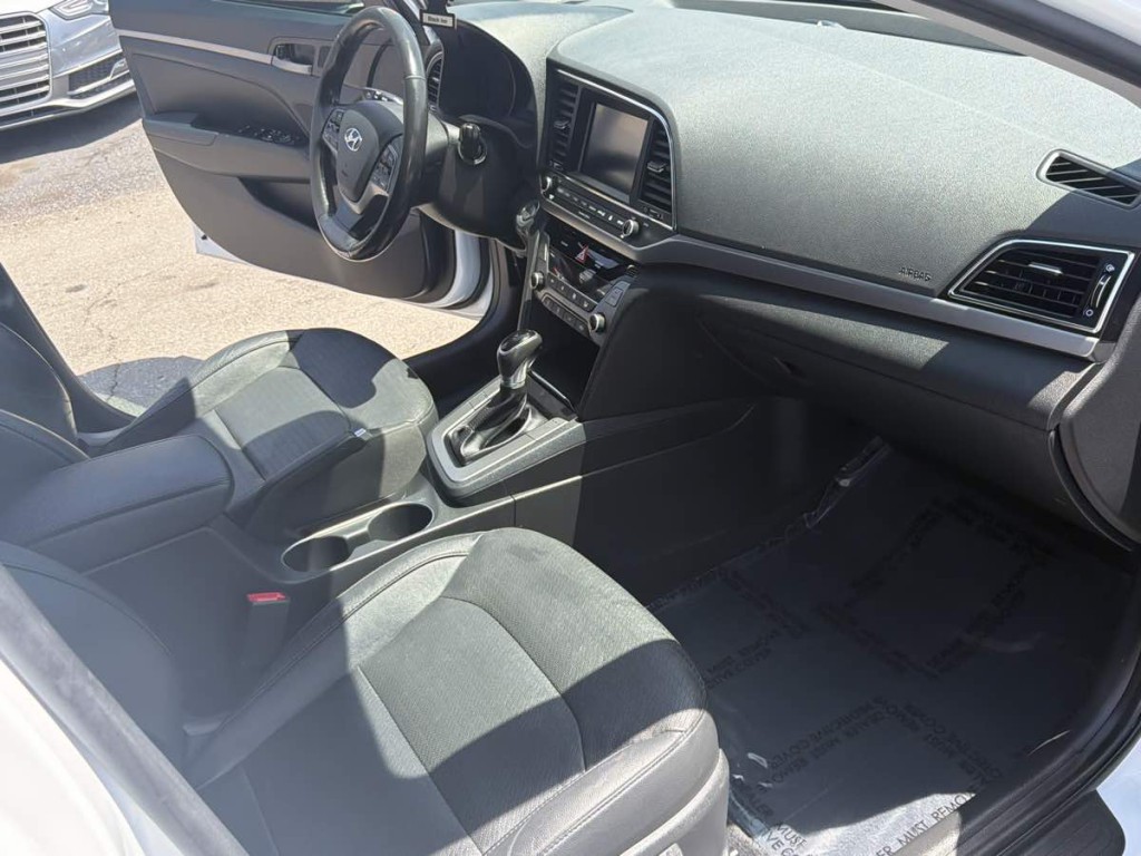 2017 Hyundai Elantra Image 14